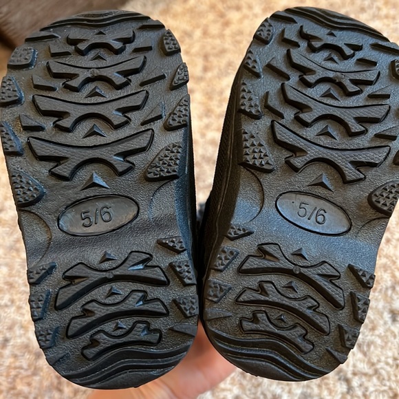 NWOT Cat&Jack brand toddler snow boots size 5/6 - Picture 3 of 3